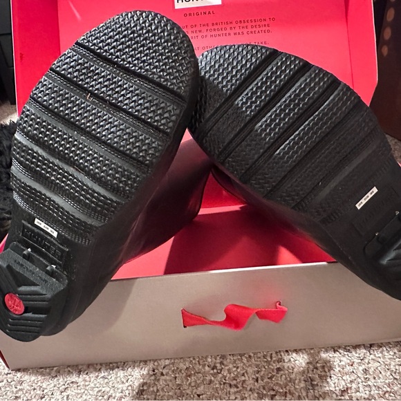 Size 8 Tall Hunter Rain boots - Picture 4 of 6